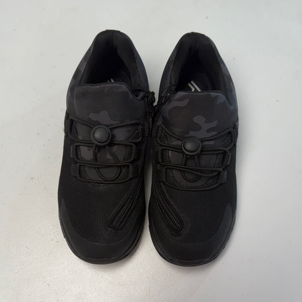 Kids Friendly Shoes Quest Black Camo front zipper sneakers size 13
